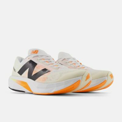 ニューバランス　FuelCell Rebel v4　MFCXCN4D　ランニングシューズ　WHITE/ORAN