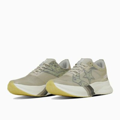コンバース　コンズ　ランリボルヴ／３ｉｔｓｕｋａ　CONS RUNREVOLVE / 3itsuka　33600010　ランニングシューズ　ゴールド